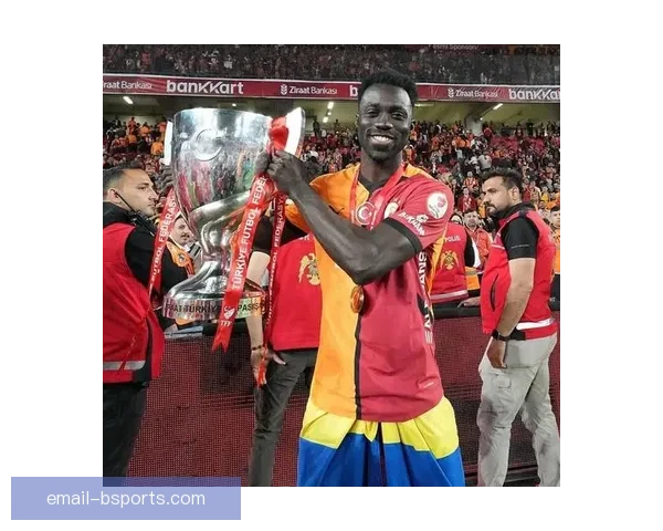 桑切斯离开加拉塔萨雷加盟雷恩完成转会新篇章