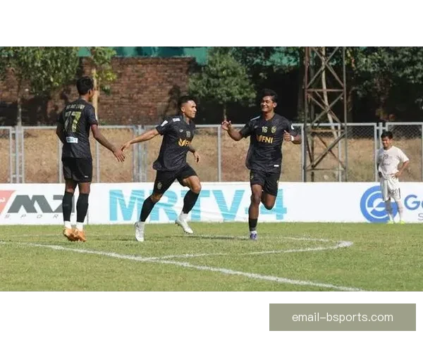 特拉布宗体育球迷赛后冲入球场暴力殴打球员事件震惊社会